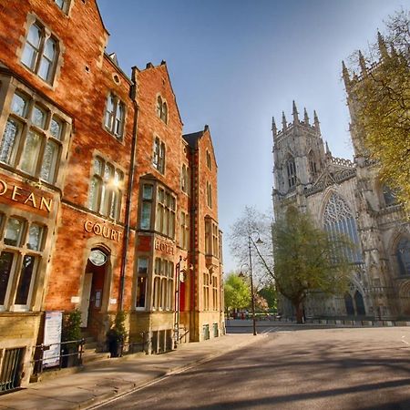 The Dean Court Hotell York Exteriör bild