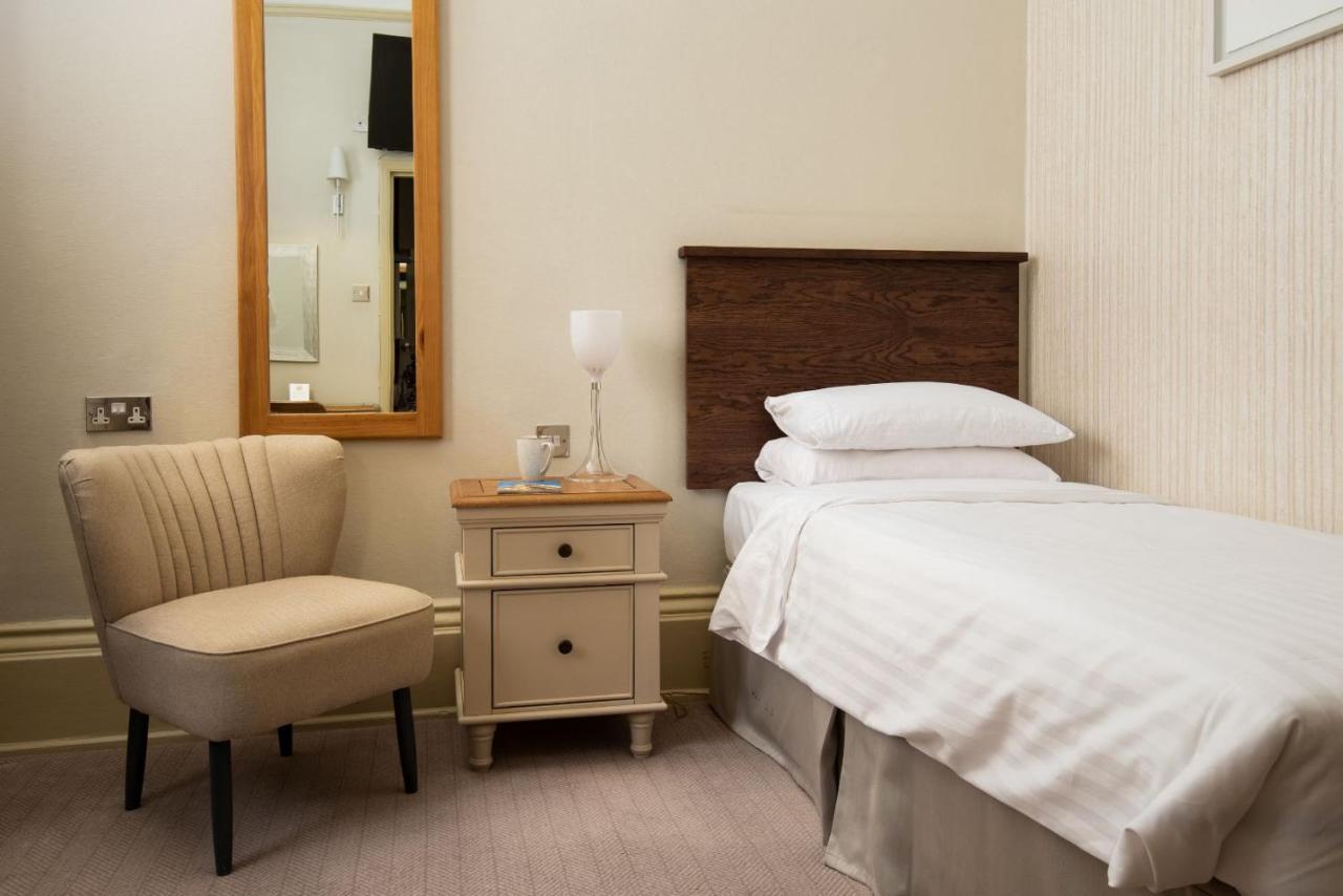 The Dean Court Hotell York Exteriör bild