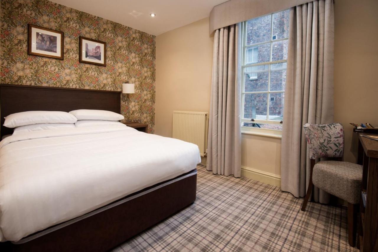 The Dean Court Hotell York Exteriör bild