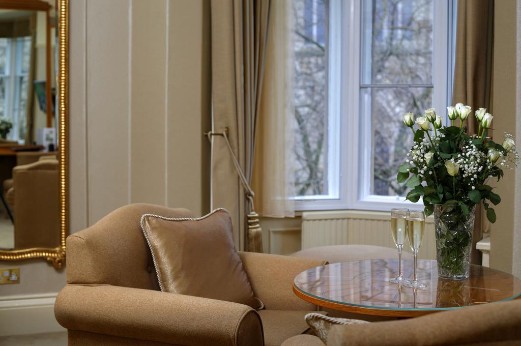 The Dean Court Hotell York Exteriör bild
