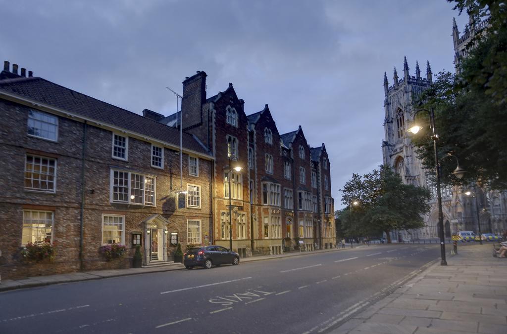 The Dean Court Hotell York Exteriör bild