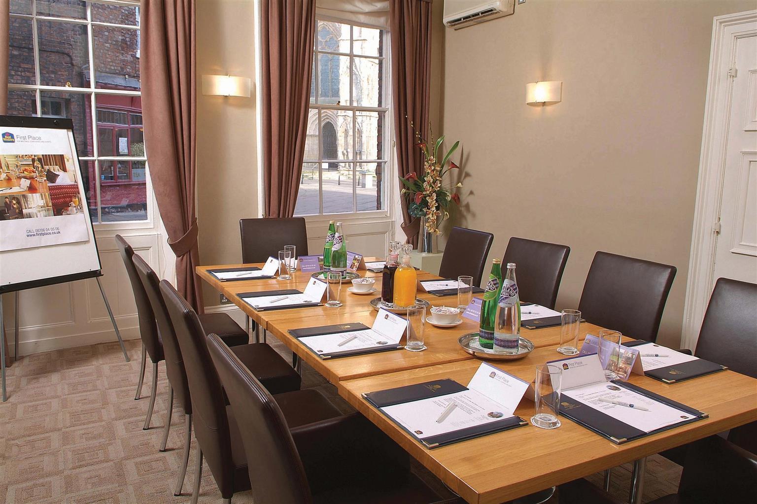 The Dean Court Hotell York Exteriör bild