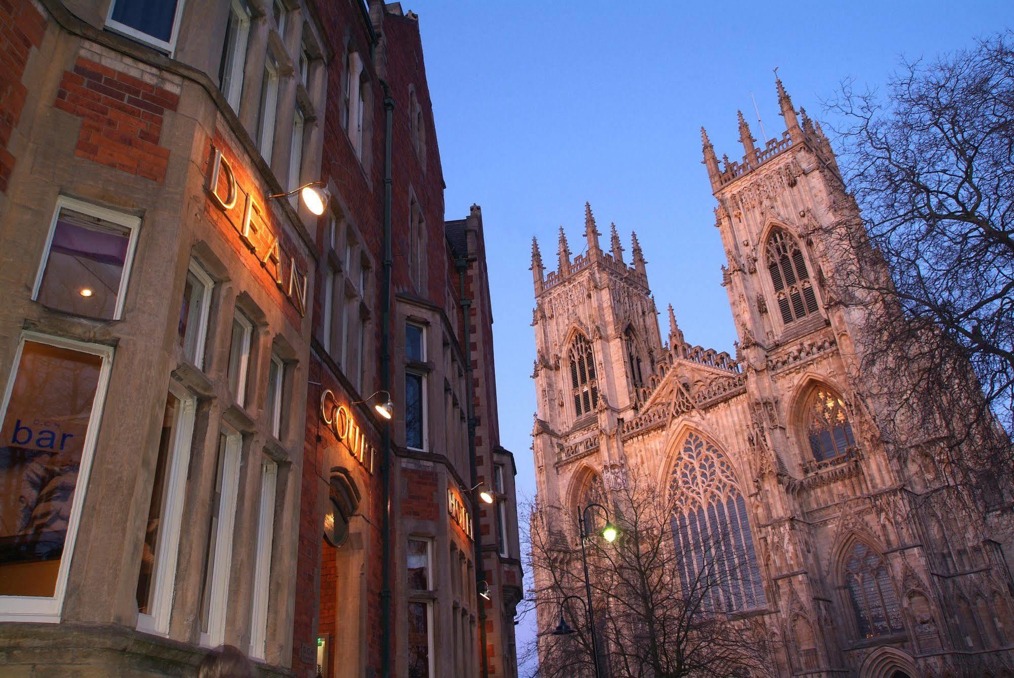 The Dean Court Hotell York Exteriör bild